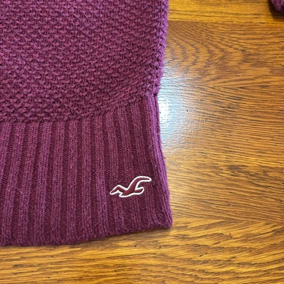 Hollister burgundy color 3/4 length sleeve sweater. Size Small - Picture 5 of 10